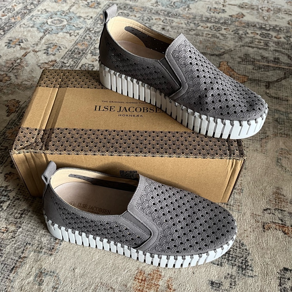 Ilse Jacobsen Gray and White Slip-On Loafers